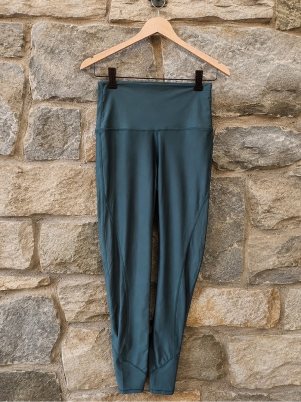 Vuori Hot Mesh Legging High Rise Discontinued 7/8 Leggings Teal Green S Sport